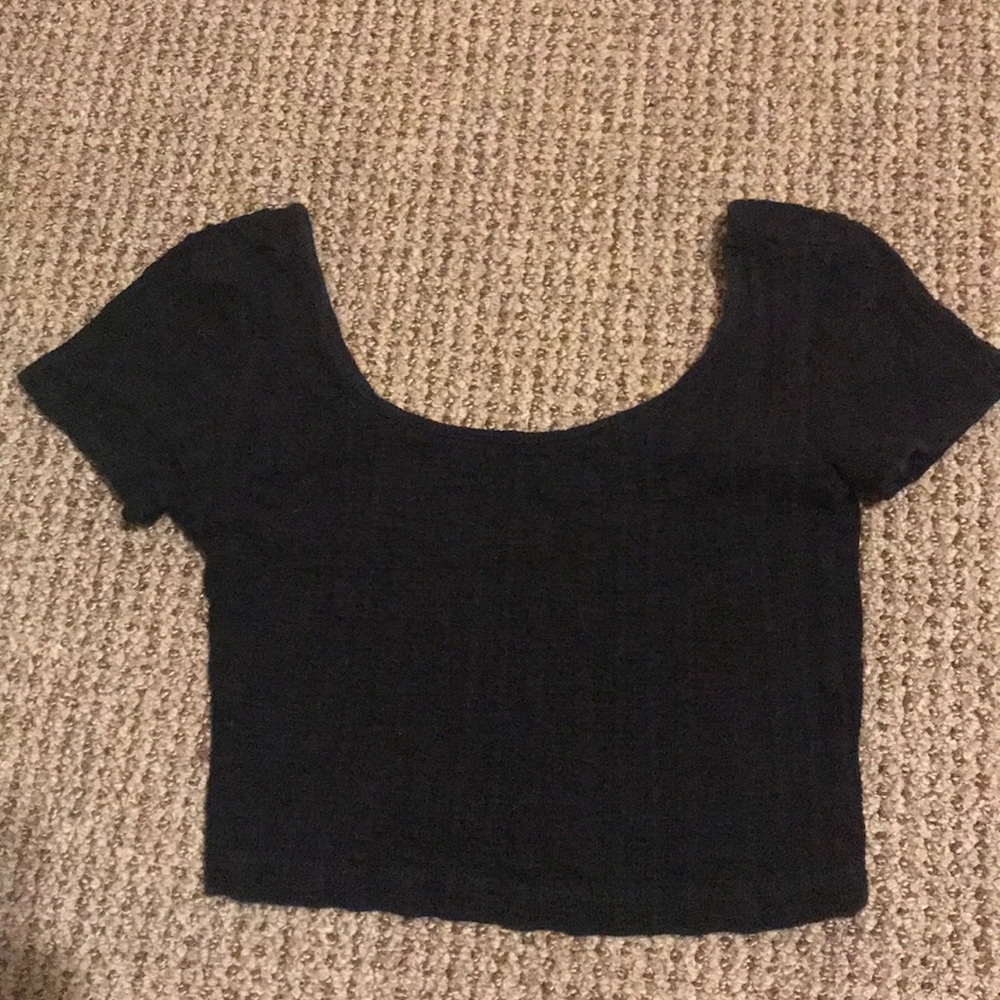 Black scoop neck crop top